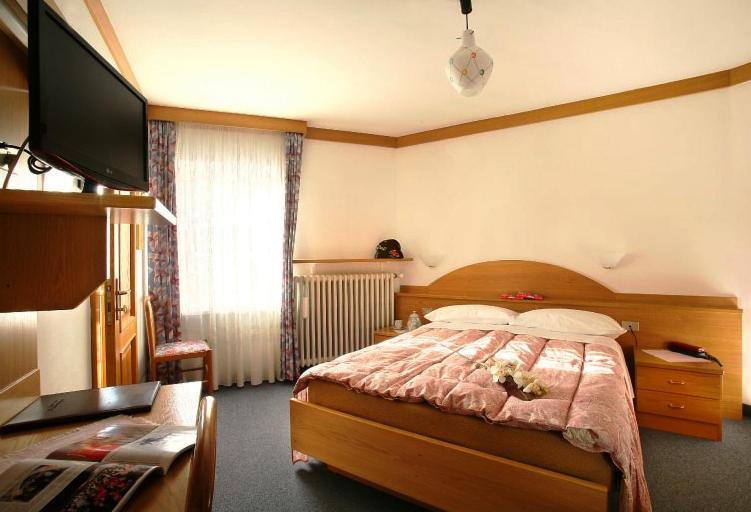 Hotel Fiorenza Campitello di Fassa Camera foto